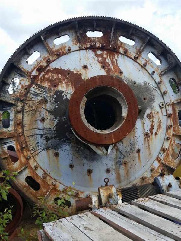 Allis Chalmers 8' X 10' (2.4m X 3m) Ball Mill With 400 Hp Motor)